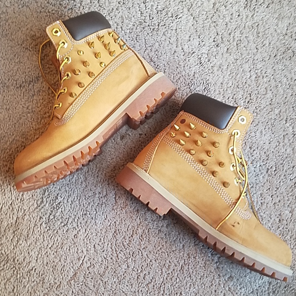 Boots - Picture 2 of 3